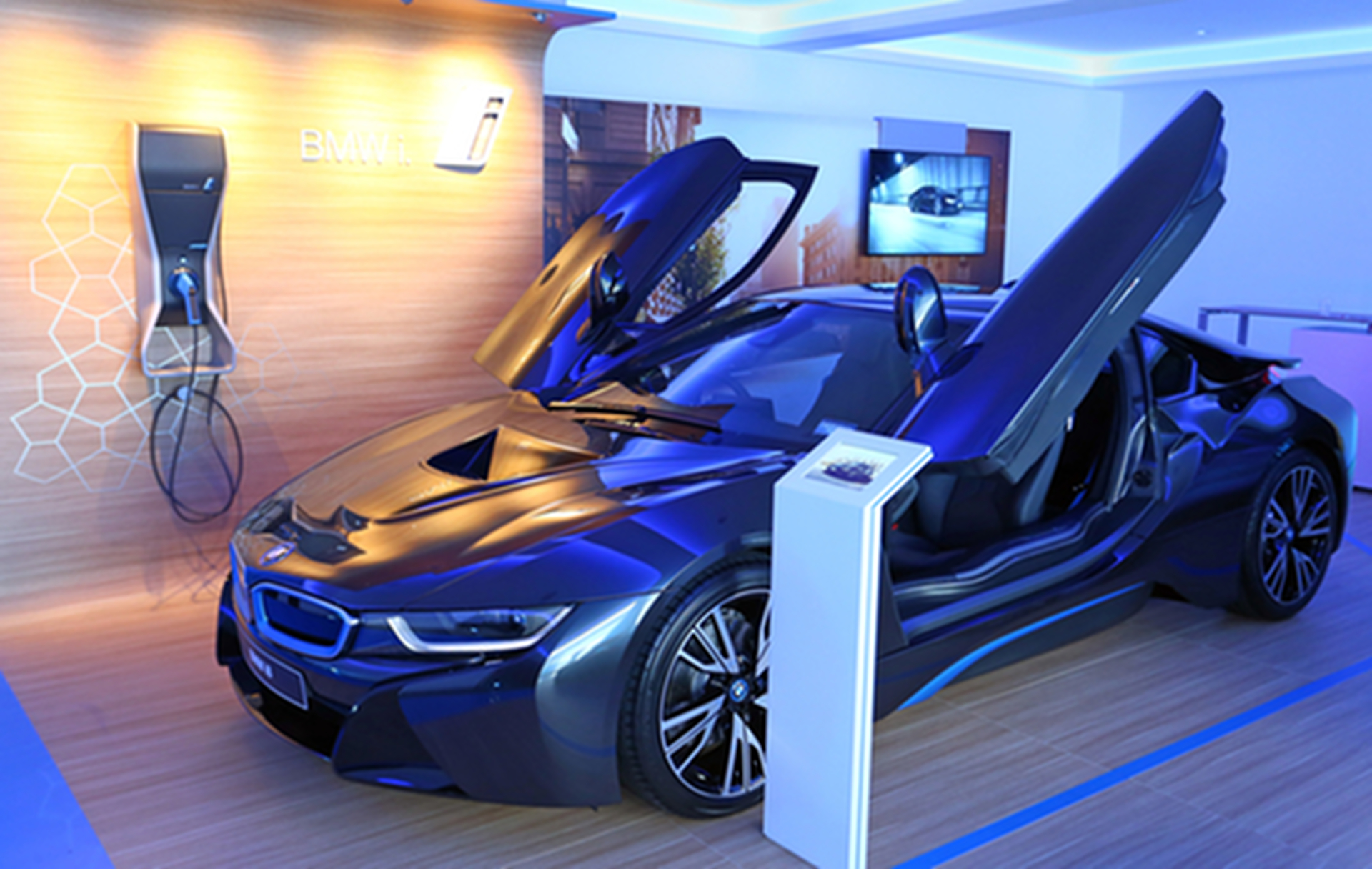 Dealership for BMW i opens