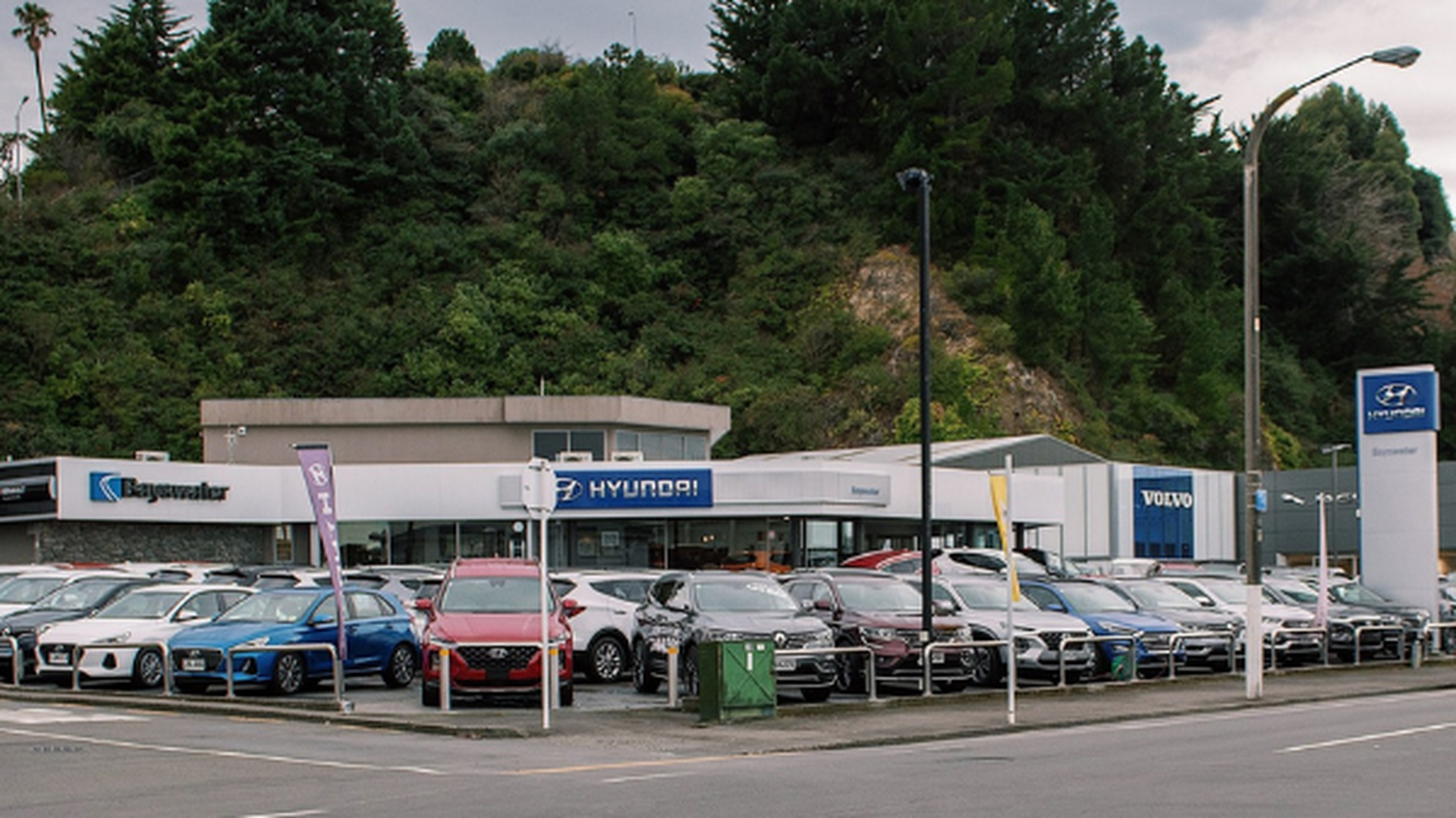 Autofile News / Dealership’s cars crushed in deluge