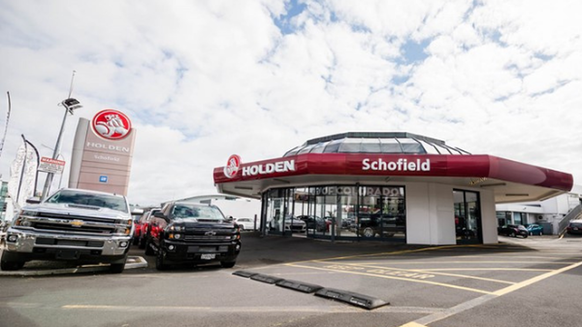 Autofile News / Thieves strike at dealership