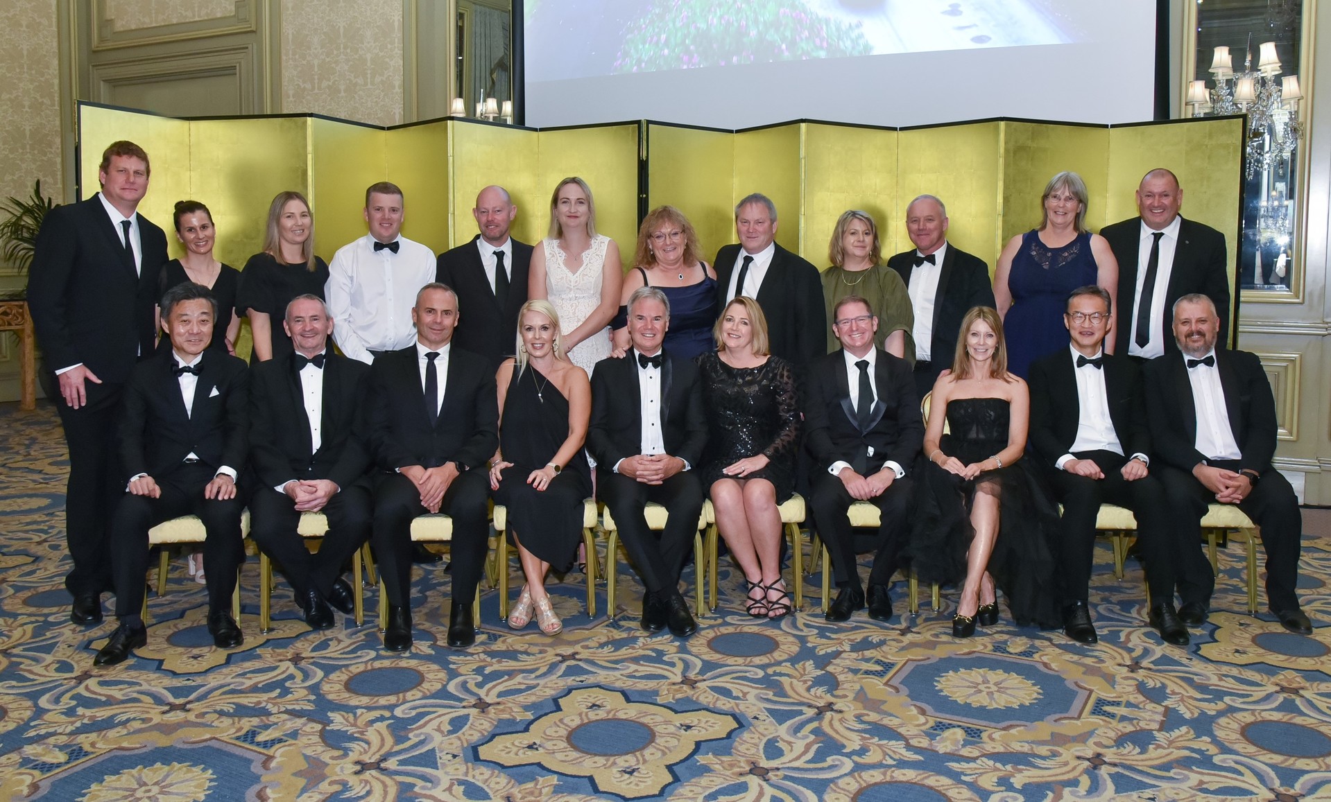 Autofile News / Dealers sparkle at awards night