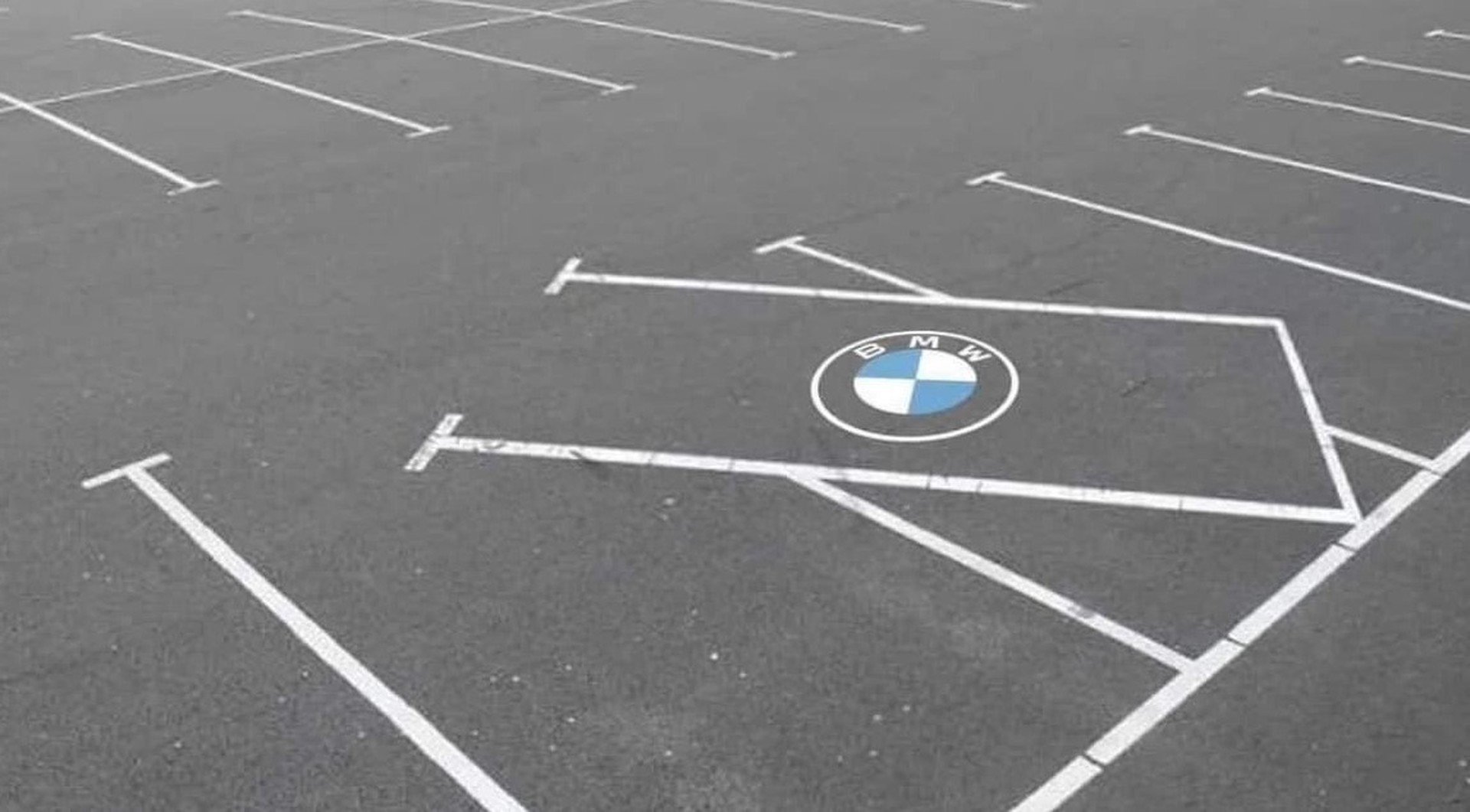Autofile - News / Dream parking spot for BMWs