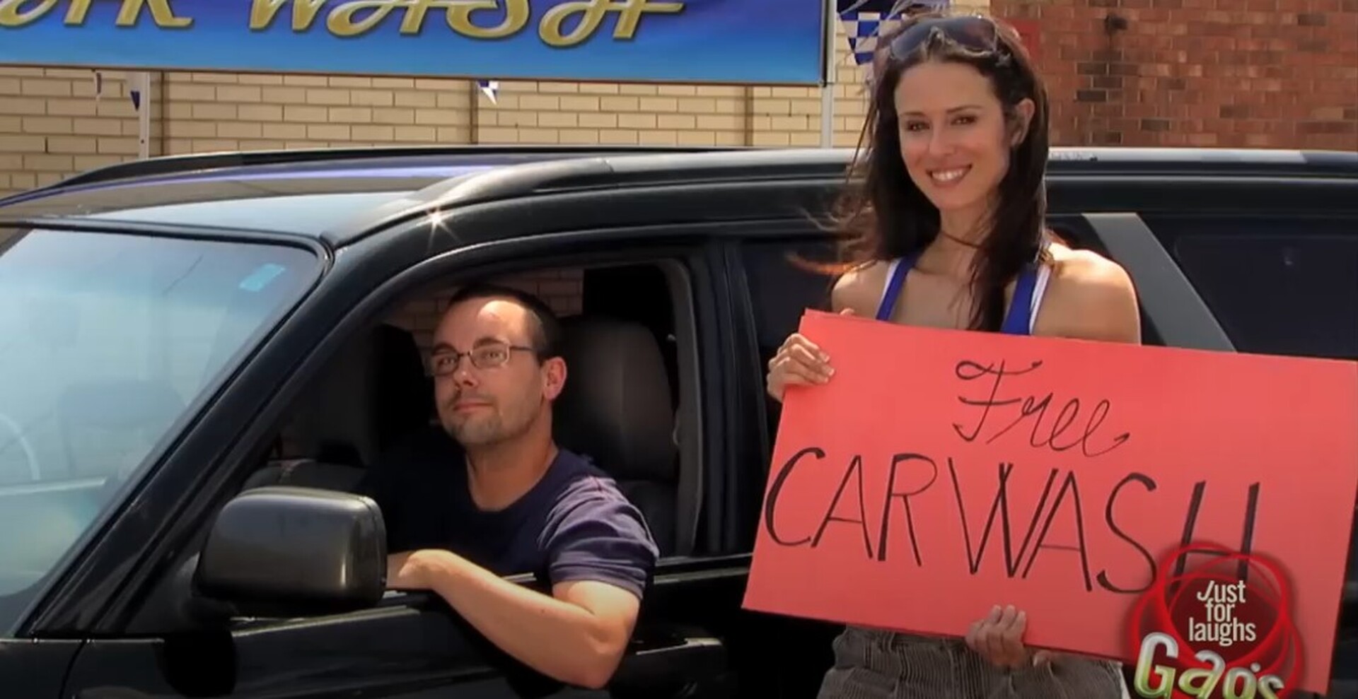 Autofile - News / Sexy car wash prank