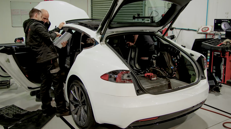 Tesla launches mobile servicing