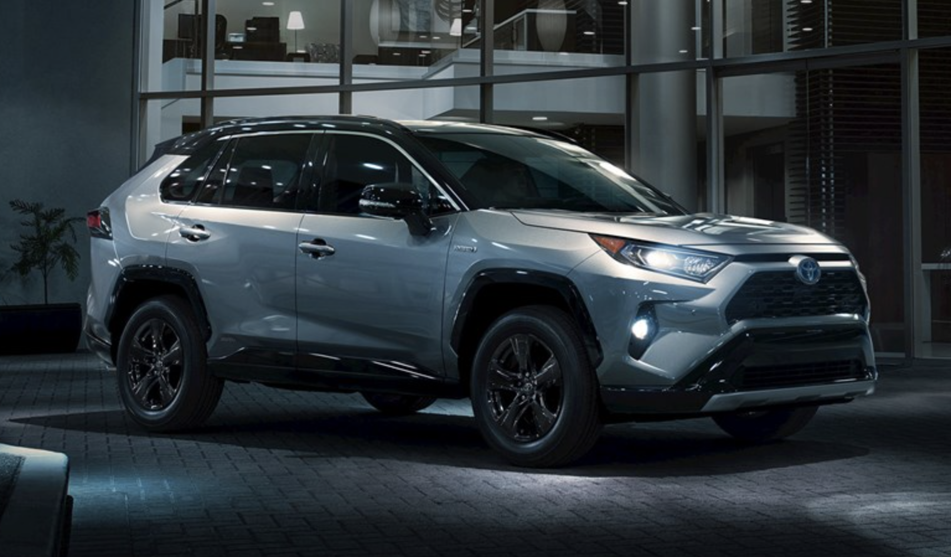 Autofile - News / Hybrid option for new RAV4