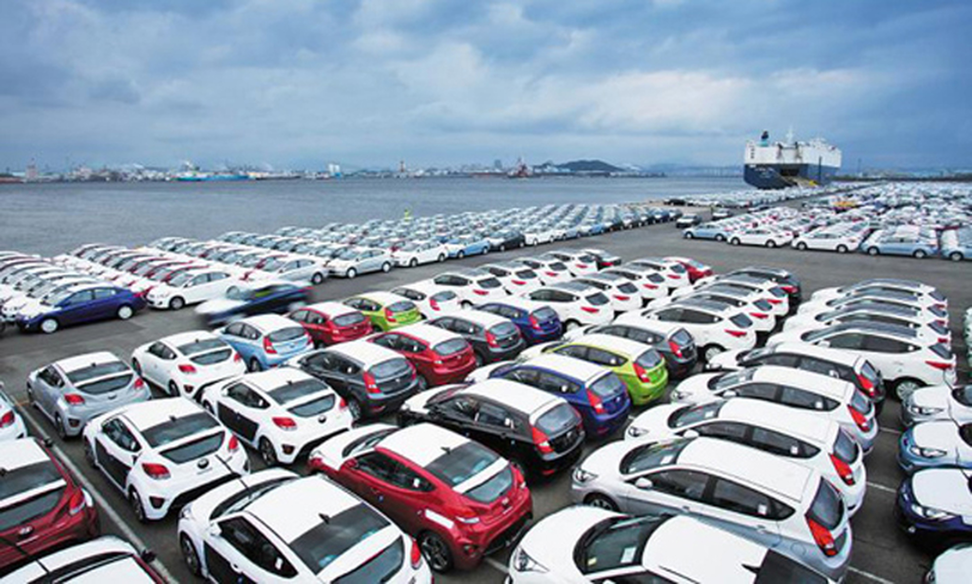 Автомобили заграницей. Автомобили в порту. Южная Корея машины. Авторынок Кореи. Корейский рынок автомобилей.