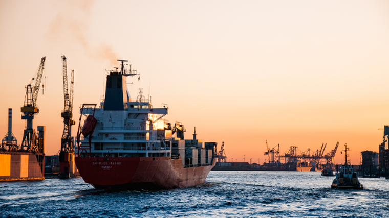 Shipping industry ponders how to cut emissions
