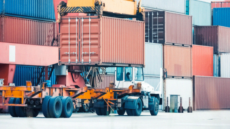 Port battles freight backlog