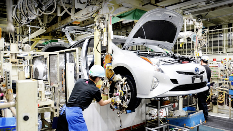 Toyota curbs production plans