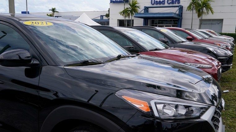 Average age of US cars hits new high