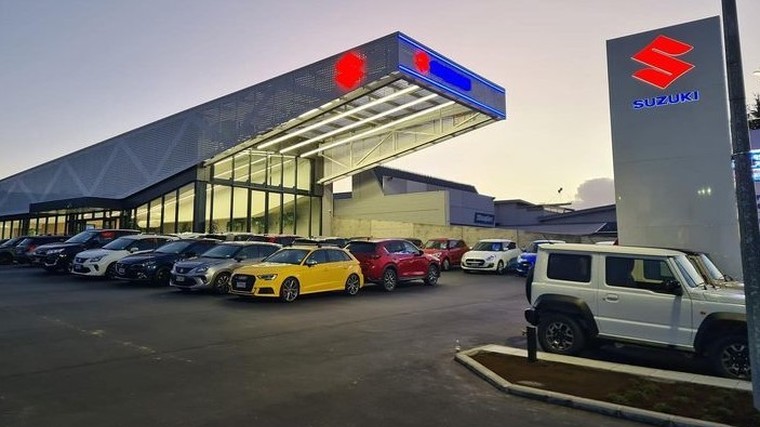 Dealership opens new showroom