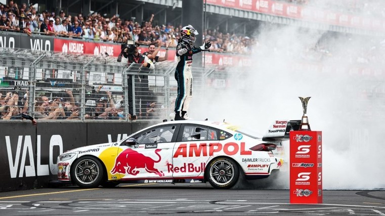 Kiwi’s epic burnout celebration