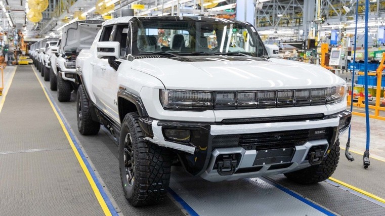 GM beats Toyota in US