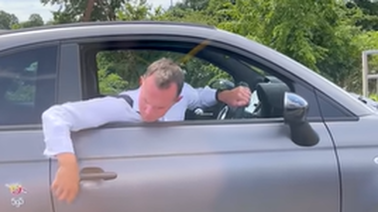 Hilarious car key prank