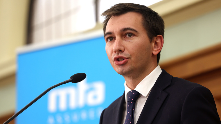 Party vows to work with industry