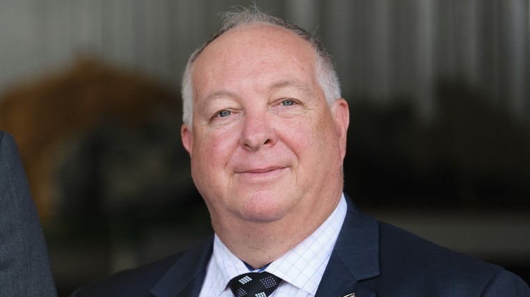 Long-serving industry figure resigns