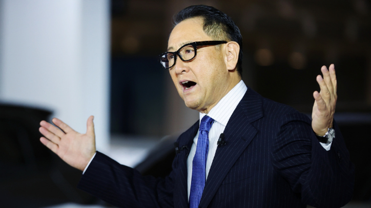 Investors reappoint chairman