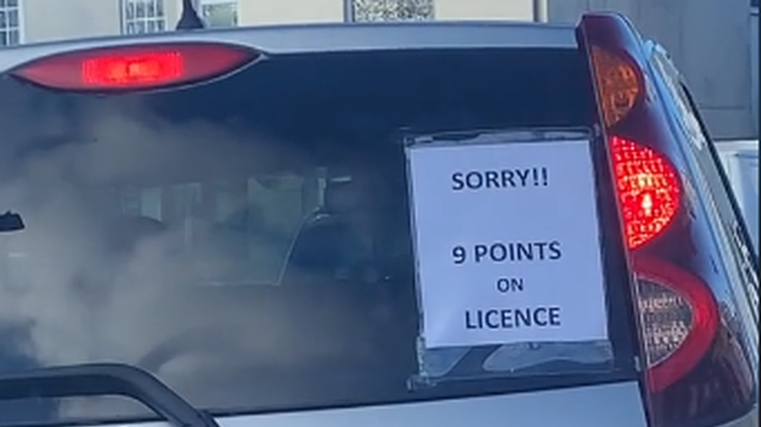 Slow driver displays apology