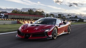 Ferrari sets lap record