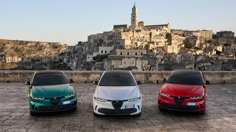 Tributo for three models