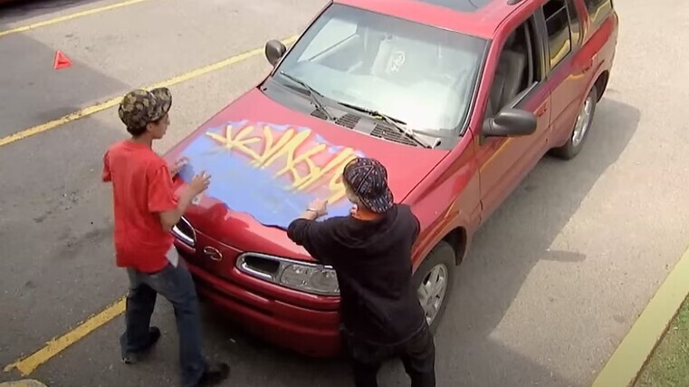 Pretend taggers trick drivers