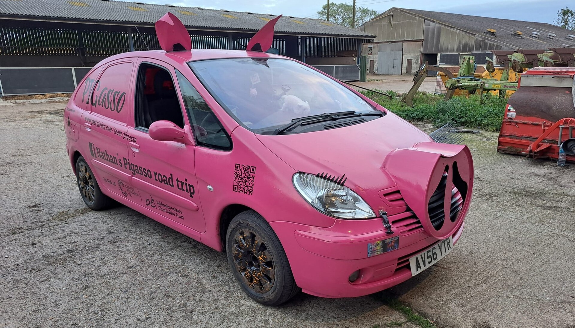 Autofile - News / Pig car hogs the limelight