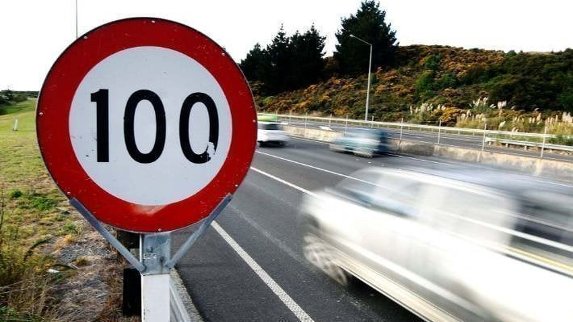 Autofile - News / Minister touts 120kph speed limits