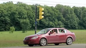 Traffic light prank fools drivers
