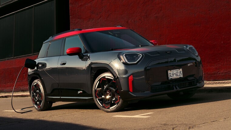 Mini plugs into racing heritage