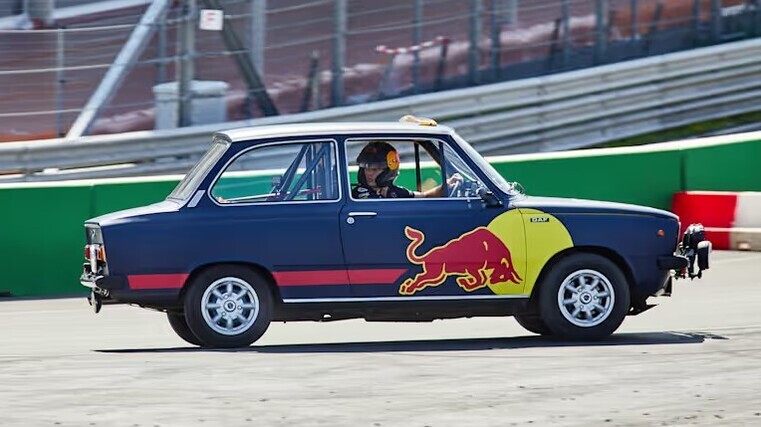 F1 drivers race in reverse