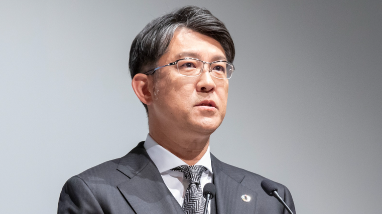 Toyota profits warning