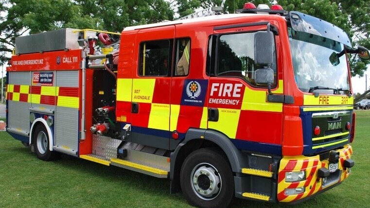 Blaze hits car yard