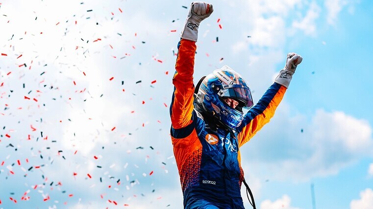 Dixon pounces on teammate’s error