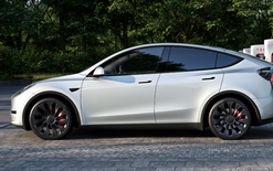 Tesla ditches tech team