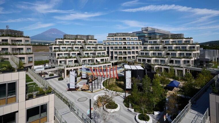 Weaving future in city
