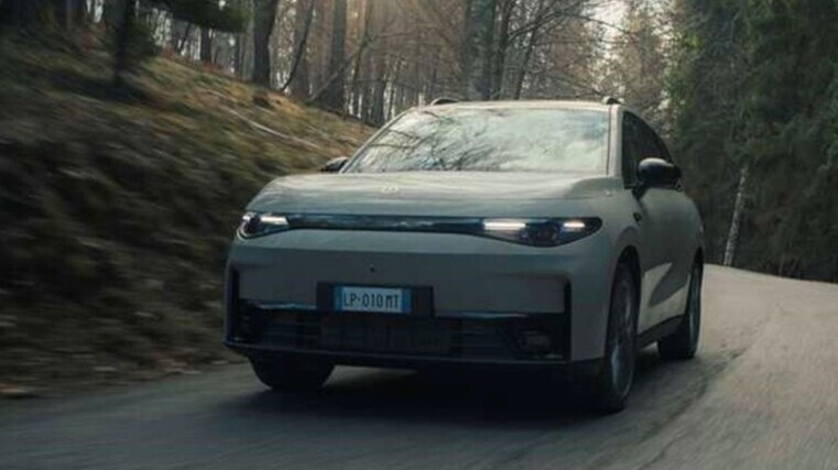 100kph dash in four seconds