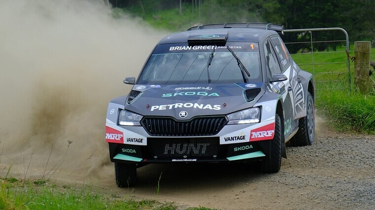 Hunt claims fourth crown