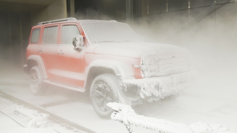 Tank on polar mission