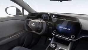 RZ makes tennis debut