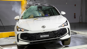 Trio score five-star ratings