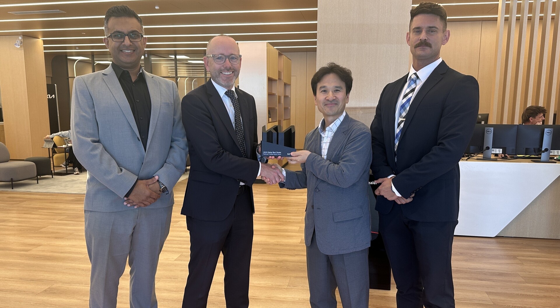 Autofile - News / Franchise on top of world