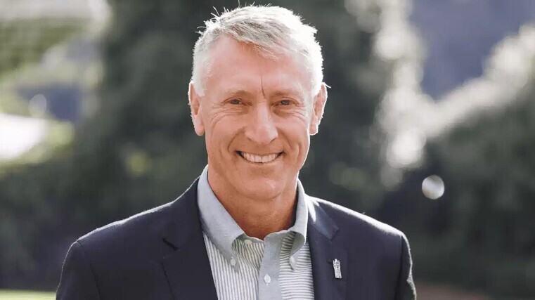 FMA chair steps down