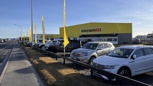 Used-car brand opens new store