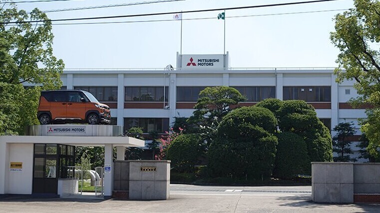 Carmakers suspend output