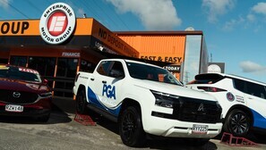 Dealer group tees up golf deal