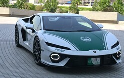 Police supercar arresting sight